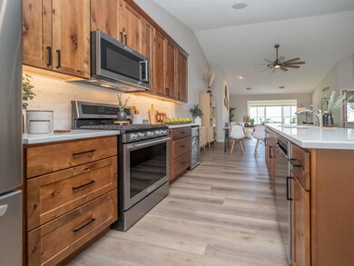 207 Round Hill Rd-105