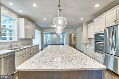 967 Erna Dr, Eldersburg, MD 21784 - photo 2