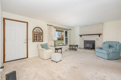 205 Maple View Ct, Hemlock, MI 48626 - photo 4