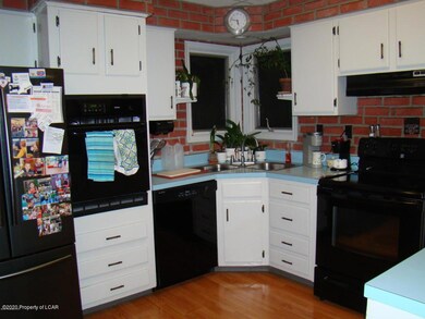 166 Tompkins St, Pittston, PA 18640 - photo 3