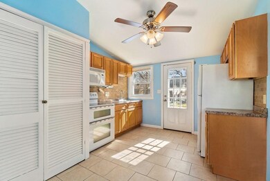 35 Blanding St, Indian Orchard, MA 01151 - photo 5