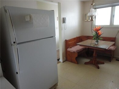 Kitchen Dinet Included