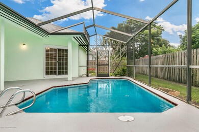 Screened & Sparkling Salt Water Pool