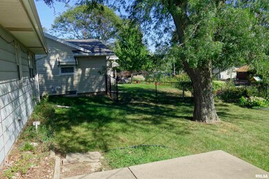 1833 W 38th Place, Davenport, IA 52806 - photo 5