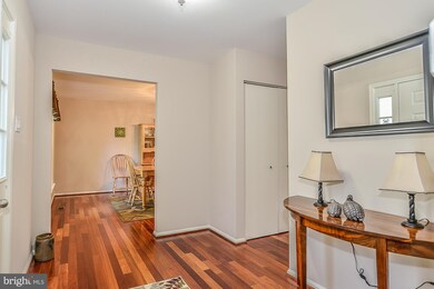 9825 Wolcott Dr, Burke, VA 22015 - photo 4