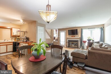 53 Pamela Ct unit 318, Levittown, PA 19057 - photo 6