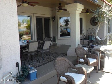 Covered patio patio