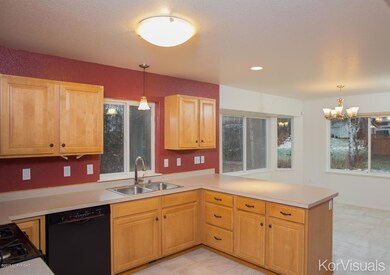Kitchen & Dining