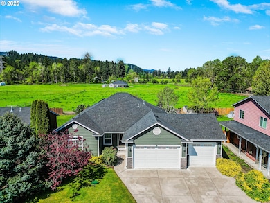 1231 SW 3rd Ave, Mill City, OR 97360 - photo 2