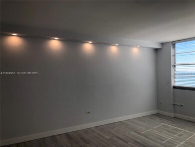 905 Brickell Bay Dr unit 1126, Miami, FL 33131 - photo 5