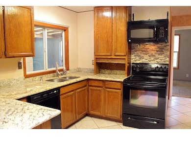 307 SE 127th Ave, Portland, OR 97233 - photo 2