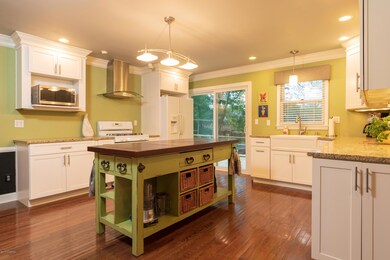 12 - Kitchen