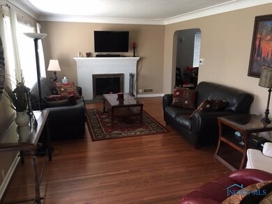 Beautiful Living room with gorgeous hardwood floor