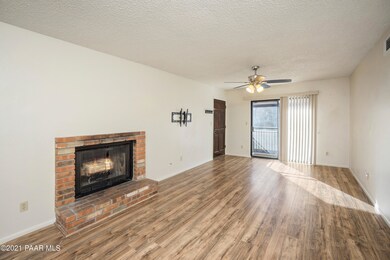 004_Living Room