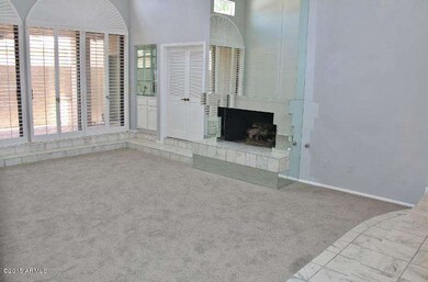 livingroom fireplace bar (800x528)