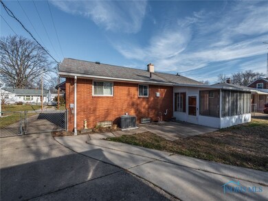 2871 Claredale Rd, Toledo, OH 43613 - photo 5