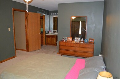 602 Cambridge Manor Dr, Schenectady, NY 12302 - photo 7