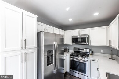 8201 Crossbrook Ct unit 301, Lorton, VA 22079 - photo 3