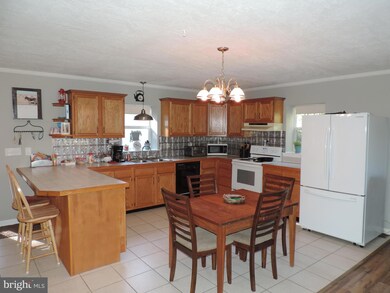 2530 Tree Top Ln, Seven Valleys, PA 17360 - photo 5