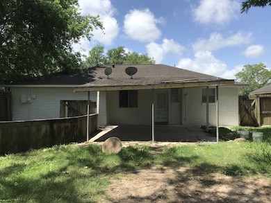 211 Brigadoon Ln, Friendswood, TX 77546 - photo 5