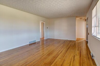 4328 Glenmawr Ave, Columbus, OH 43224 - photo 6