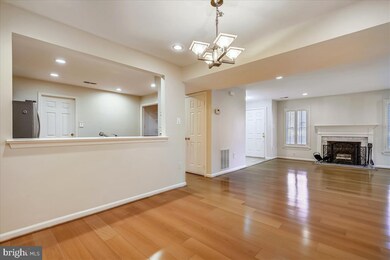 5700 Mayfair Manor Dr unit 91, Rockville, MD 20852 - photo 4