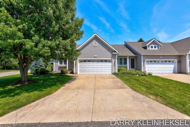 2-web-or-mls-2930 Redbird Ct, Holland-2