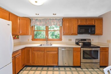 75 Chestnut St, Bellingham, MA 02019 - photo 3