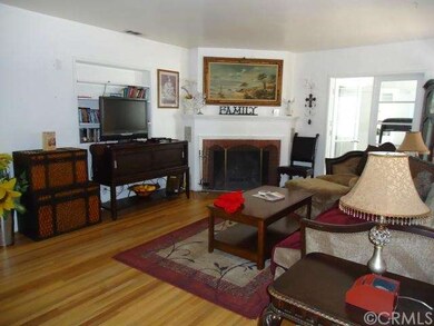 LIVING ROOM, FIREPLACE, HARDWOOD FLOORS