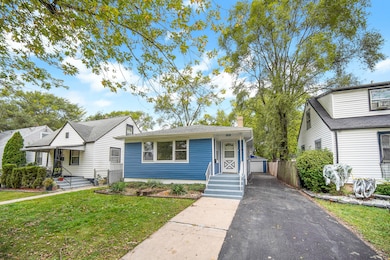 539 E 147th Place, Phoenix, IL 60426 - photo 2