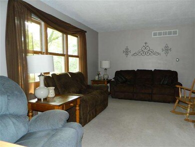 2024 W 55th St, Davenport, IA 52806 - photo 6