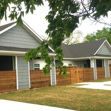 709 W Woodard St unit 711, 713, Denison, TX 75020 - photo 2