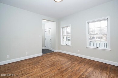 002-photo-living-room-8090220