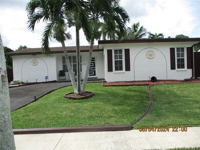 9330 NW 10th St, Pembroke Pines, FL 33024 - photo 2
