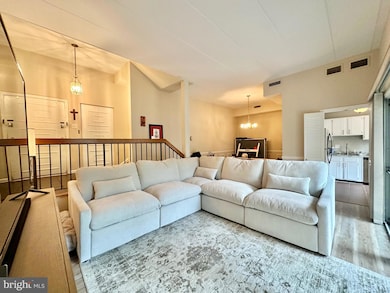 122 Roberts Ln unit 100, Alexandria, VA 22314 - photo 4