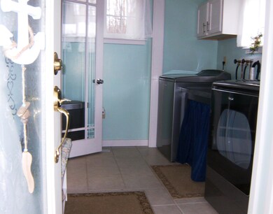 Home entry/laundry