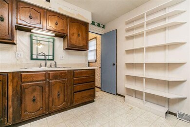 1154 Valley Park St, Marion, IA 52302 - photo 3