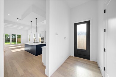 611 W 27th St, Houston, TX 77008 - photo 5