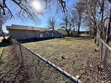 607 E Hale Ave, Decatur, TX 76234 - photo 4