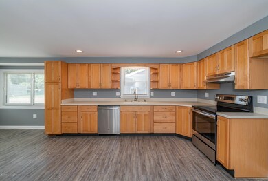 5700 E Manslick Rd, Louisville, KY 40219 - photo 6