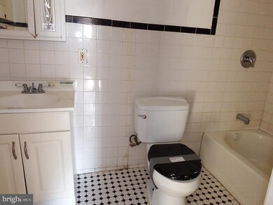 6874 Clover Ln, Upper Darby, PA 19082 - photo 7