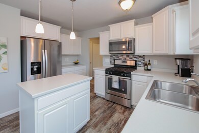 59256 Silvergrass-111 Kitchen