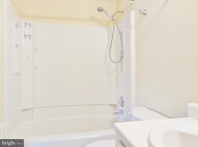 5904 Rowanberry Dr, Elkridge, MD 21075 - photo 4