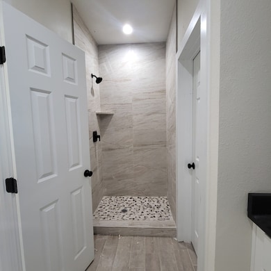 5608 Tommye St unit B, Houston, TX 77028 - photo 3