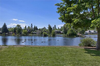 562 NW Riverside Blvd, Bend, OR 97701 - photo 3