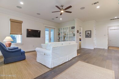 205 E 4th St (28)
