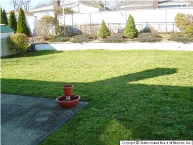 2079 N Railroad Ave, Staten Island, NY 10306 - photo 2