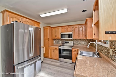 3282 Bluebird Dr, Bushkill, PA 18324 - photo 7