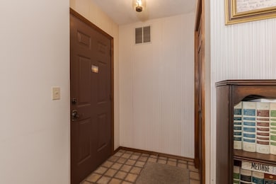 105 Carol Ct unit C-1, Pontiac, IL 61764 - photo 6