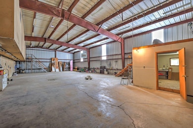 Interior 01 - Hanger from door left